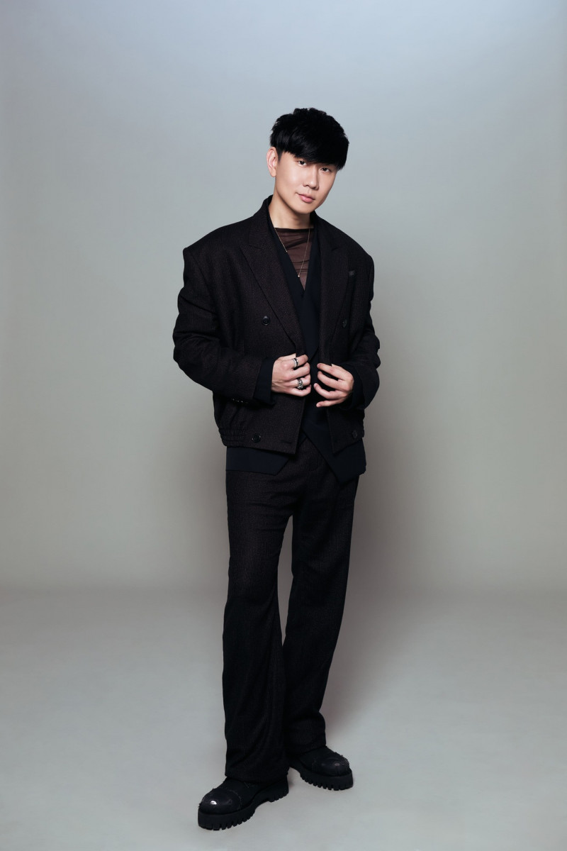 林俊傑共同為電影《他年她日》量身打造並演唱主題曲《瞬間的瞬間》。（JFJ PRODUCTIONS提供）