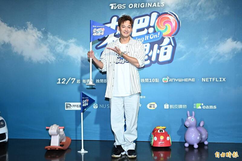 威廉因閃兵事件，暫停手上《效廉出發吧！》、《食尚玩家》等節目，目前在家照顧兒子百香果和剛出生的女兒檸檬。（資料照，記者胡舜翔攝）