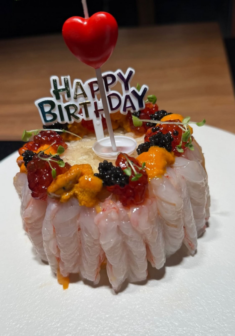 周董母親生日蛋糕很特別。（翻攝自IG）