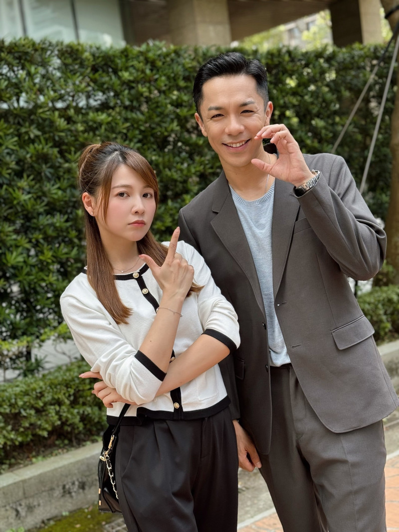 謝京穎（左）和楊皓崴本來有機會在《愛的榮耀》合作，後來擦肩而過。（民視提供）