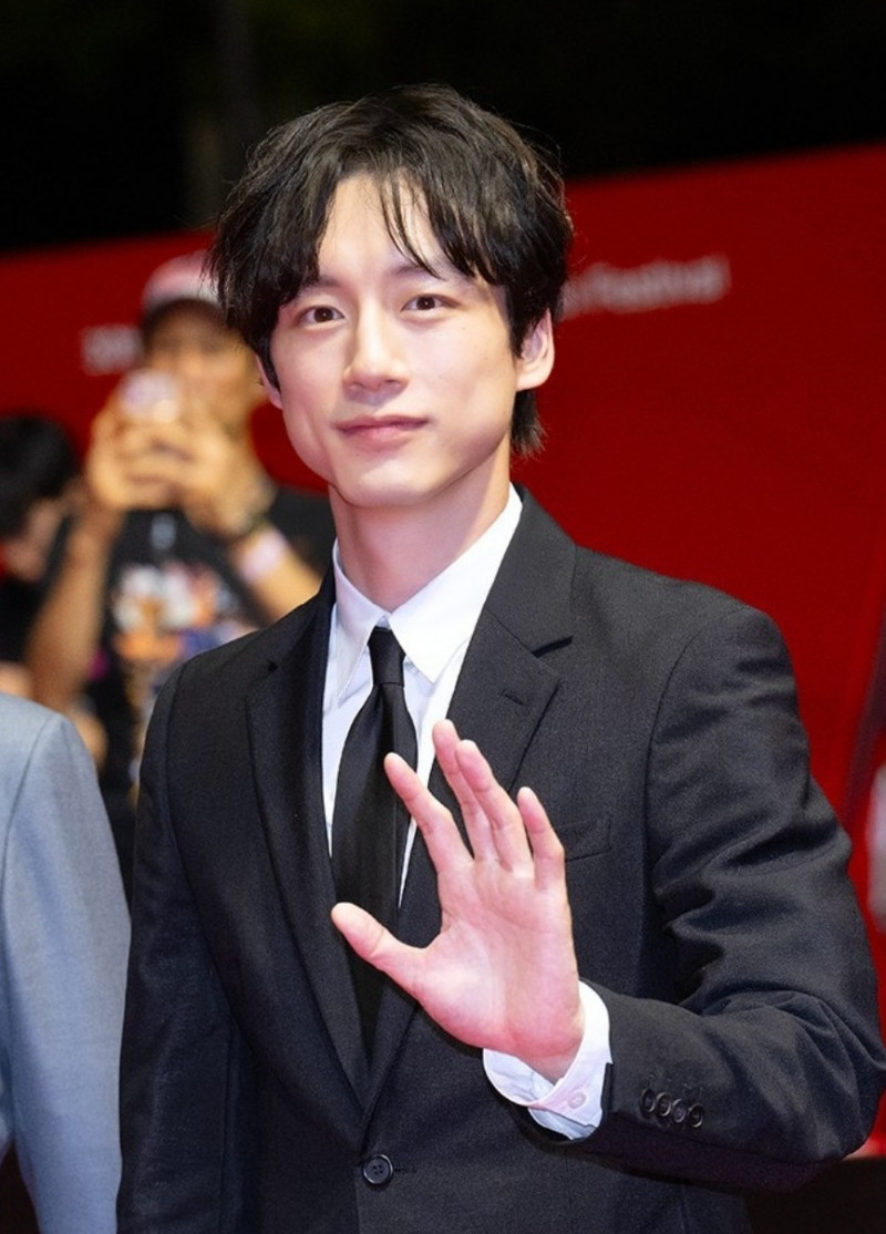 釜山紅毯》坂口健太郎爭議後首現身 孫藝真「魚尾紋」露餡也超美
