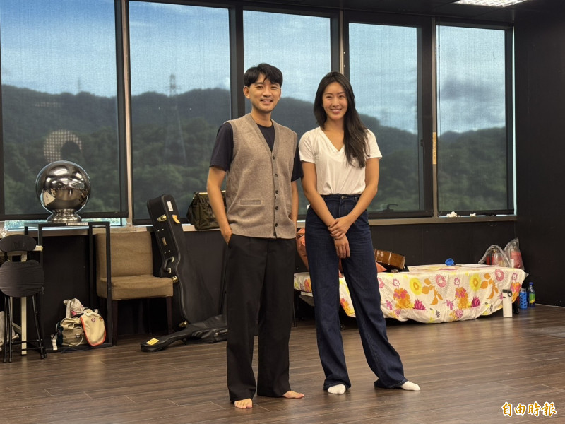 隋棠（右）和曾少宗在舞台劇《你的故事我的夢》對手戲很多。（記者蕭方綺攝）