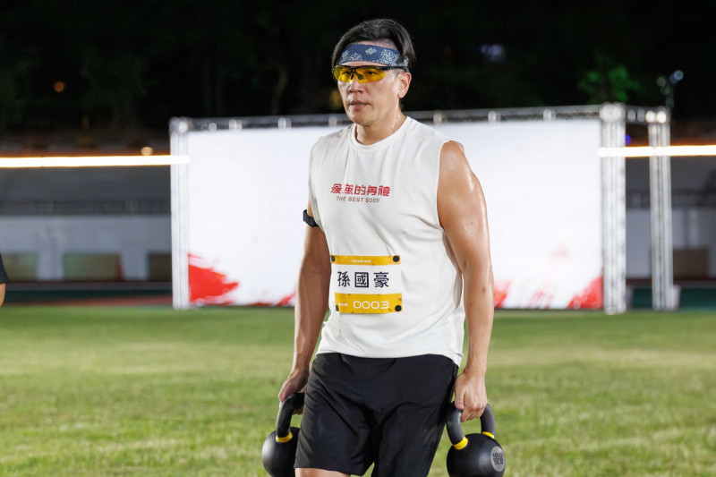 黃仲崑愛兒錄影「心律狂飆」!情況危急出動救護車