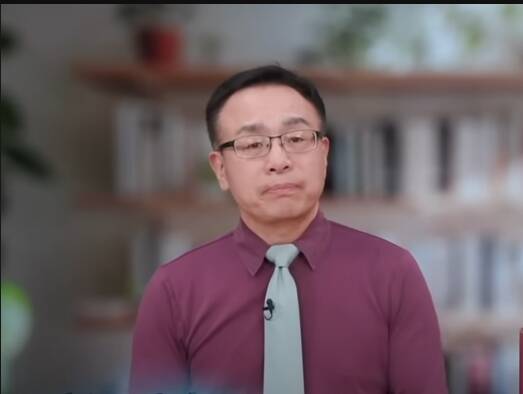 YouTuber李沐揚也發布影片，表示自己收到知情人爆料，認為于朦朧墜樓事件中，核心人物是「辛奇」。（翻攝自YouTube）