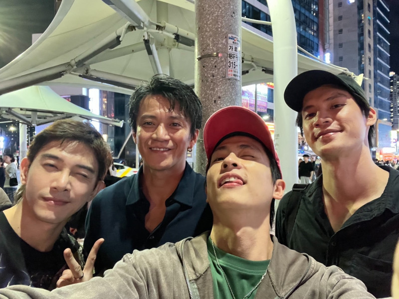 《男公館》張立昂、石知田、羅宏正收工夜遊海雲台，意外巧遇日本男神小栗旬。（達騰娛樂提供）
