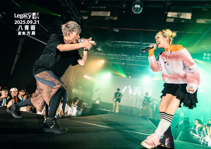 方晨現身與八青哥飆嗓。（Legacy Taipei 傳音樂展演空間提供）