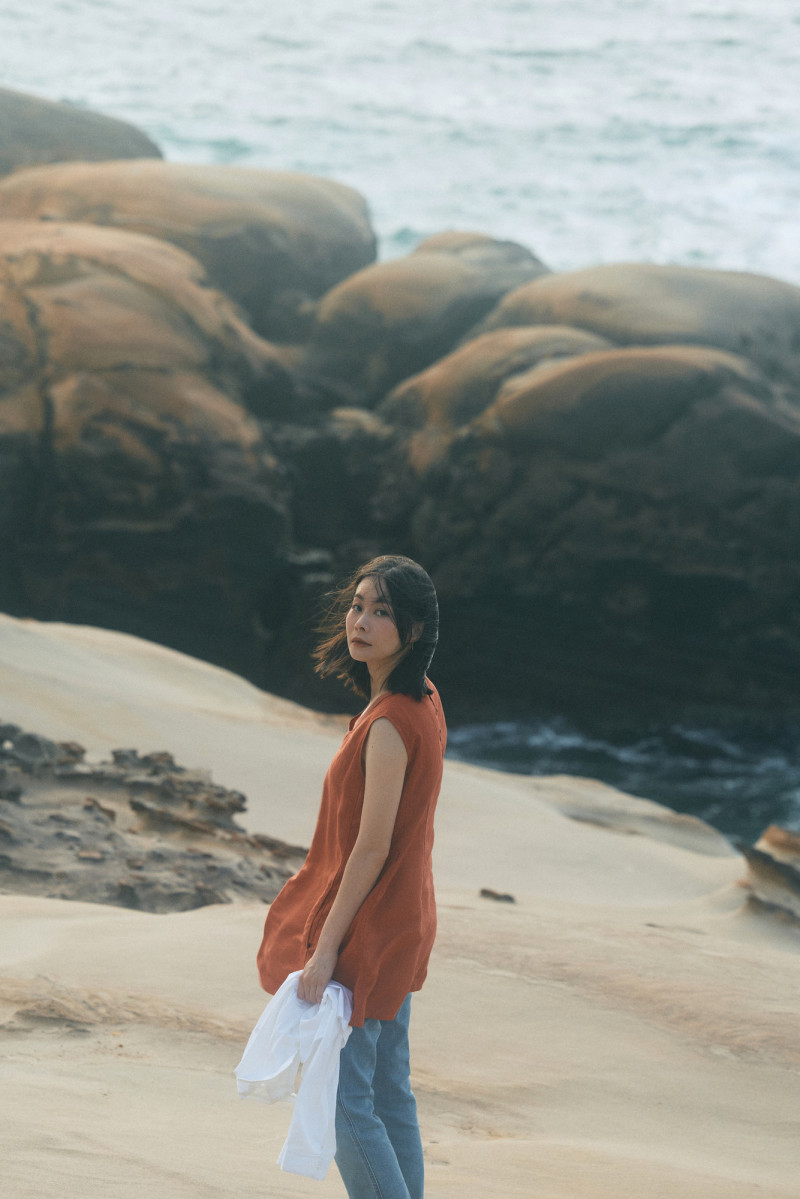 鄭宜農演出舞台劇《後生》。（人力飛行劇團提供）