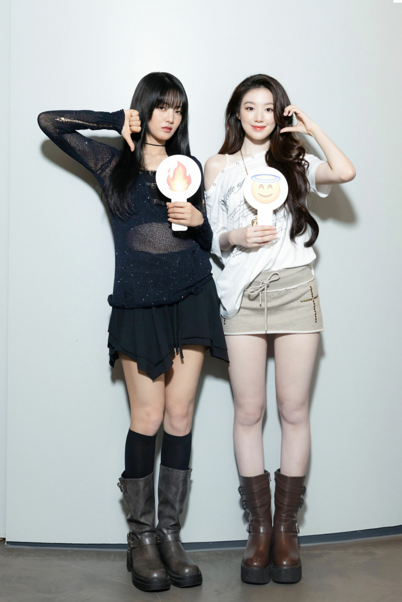 i-dle成員MINNIE（左）、舒華為影集量身打造的宣傳曲《Burn Me Into The Light》並拍攝MV。（Netflix提供）