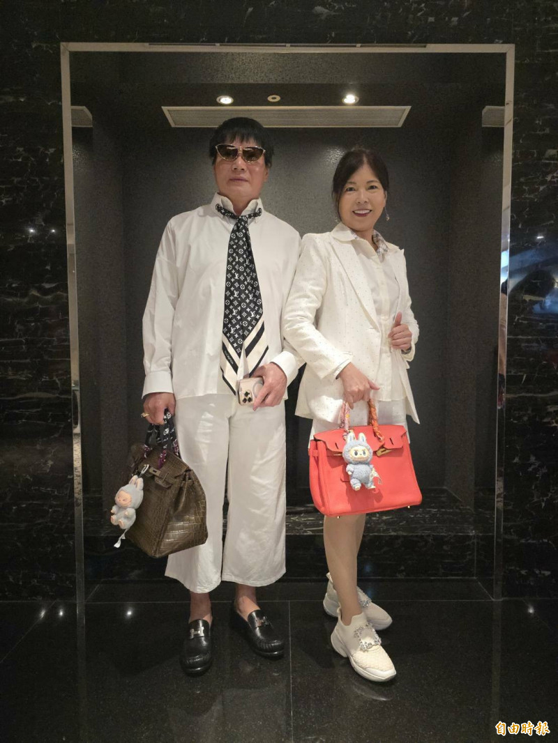 蕭邦投資集團的董事長「旺哥」和「旺嫂」的愛馬仕柏金包掛上可愛的拉布布，時尚又童趣。（記者胡如虹攝）