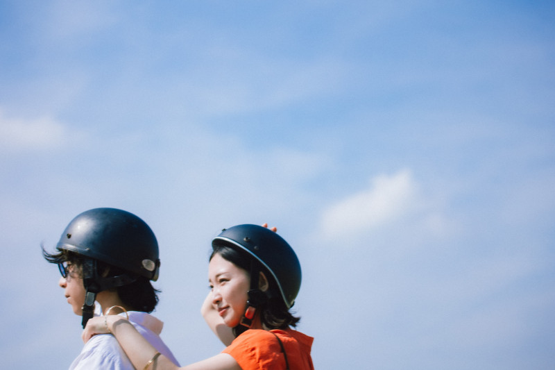 Hakubi戴著「西瓜皮」安全帽。（波麗佳音提供）