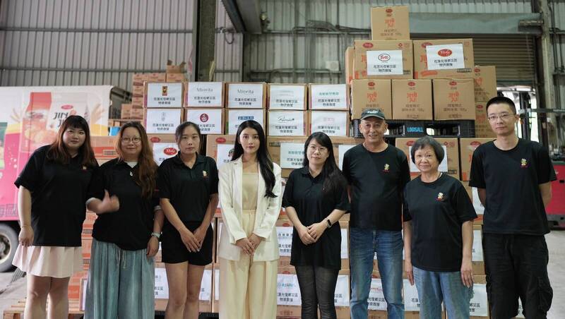 高敏敏和工作團隊慎選捐助物資類別，著重於具備高營養密度且易於保存、食用的品項。（白袍聯盟提供）