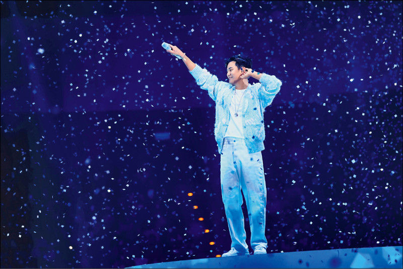 周興哲10天內唱6場（香港3場、台北3場），自認很不可思議。（星空飛騰提供）