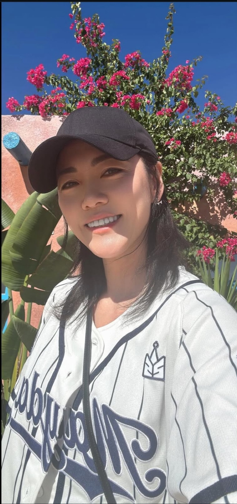 五月天石頭老婆也前進花蓮災區幫忙民眾清理家園。（翻攝自IG）