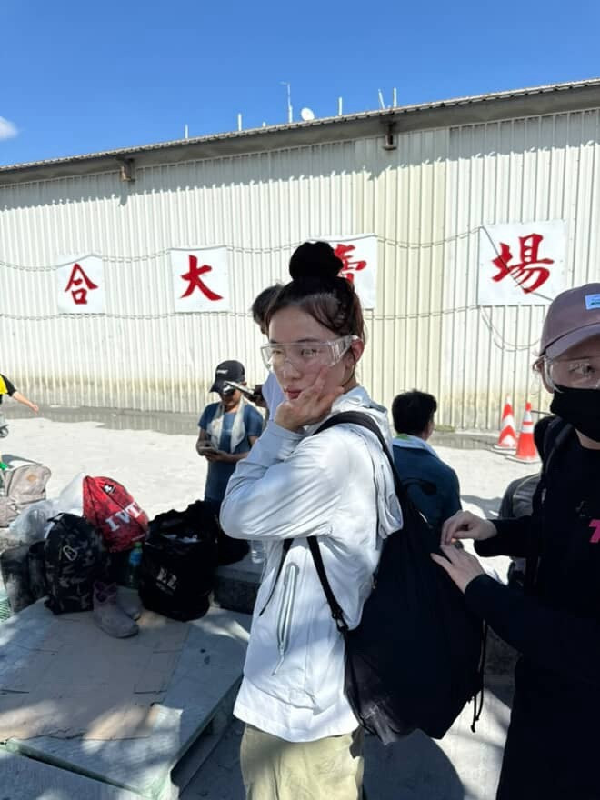 李多慧不只捐款還出力。（經紀公司提供）