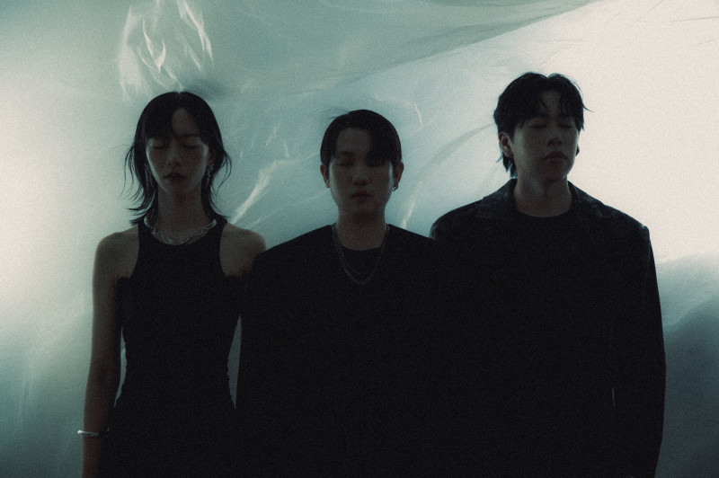 莉莉周她說全新單曲《暴風》展現冷酷音樂美學。（莉莉周她說提供）