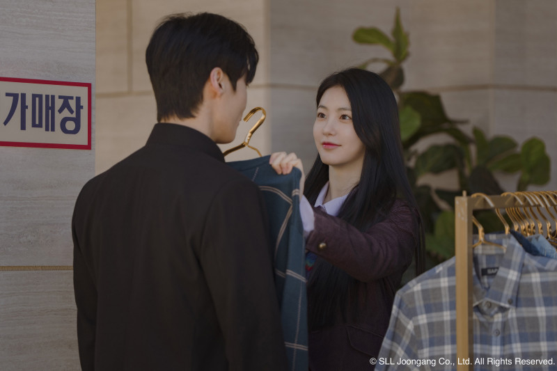 辛叡恩（右）真心喜歡許楠儁，但選擇為了金多美疏離對方。（Hami Video提供）