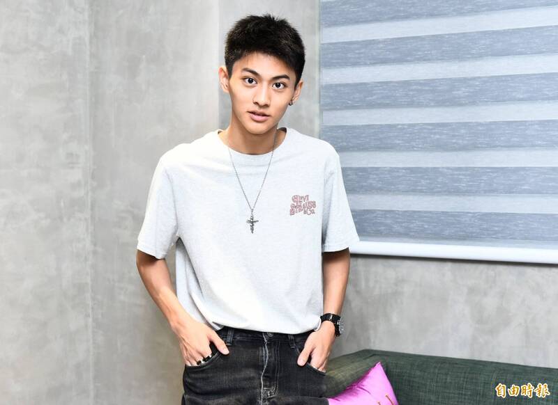 朱宥丞去年在《聽海湧》詮釋「新海三兄弟」之一。（記者陳奕全攝）