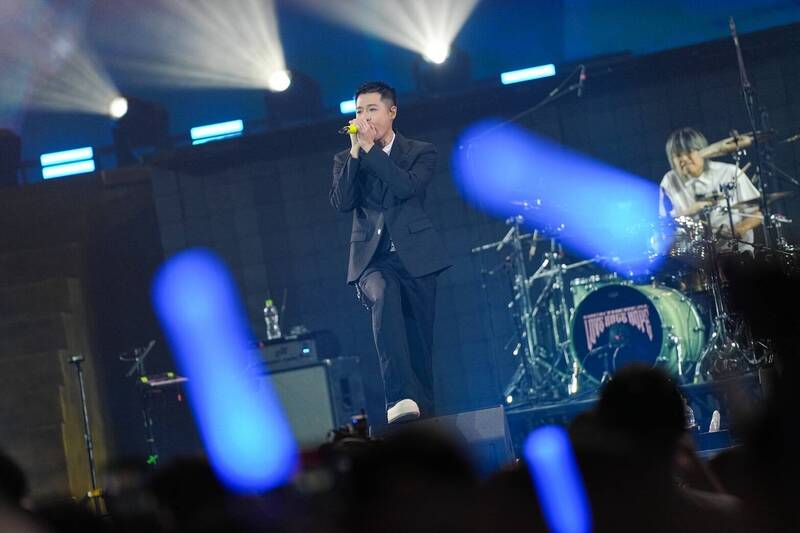 周湯豪帶著全新搖滾概念專輯《LOVE RAGE HOPE》首次來到超犀利趴。（相信音樂提供）