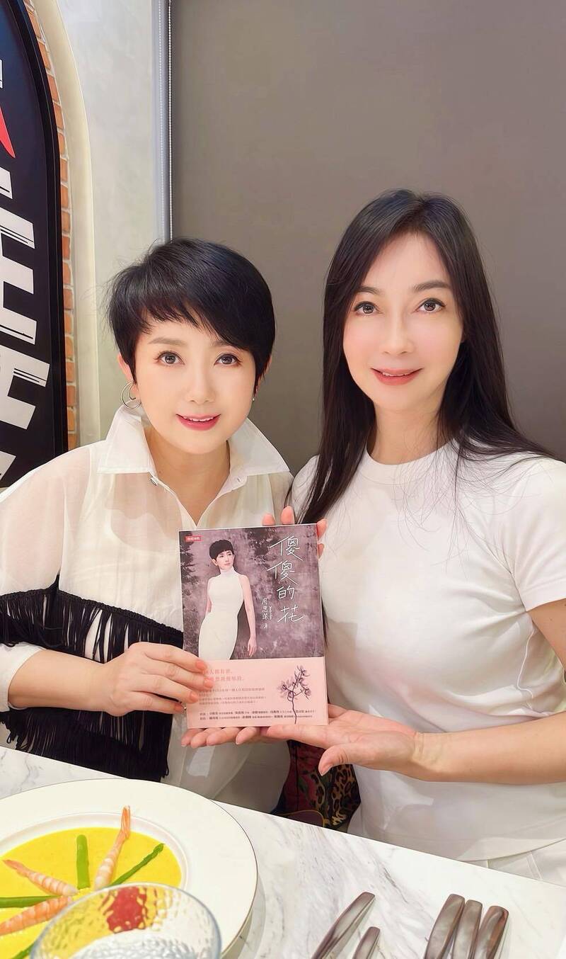 顧婕（右）非常敬佩周思潔。（翻攝自顧婕臉書）