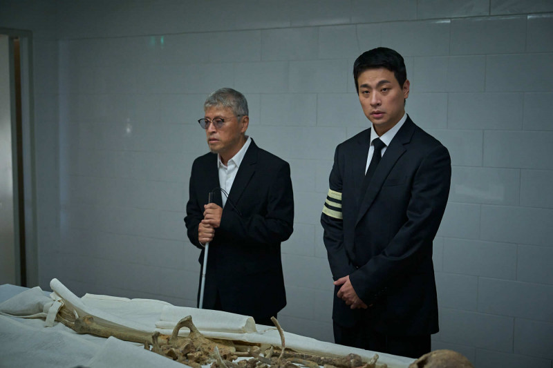 韓國人瘋看!《醜得要命》10天破百萬 「近5年最神反轉片」