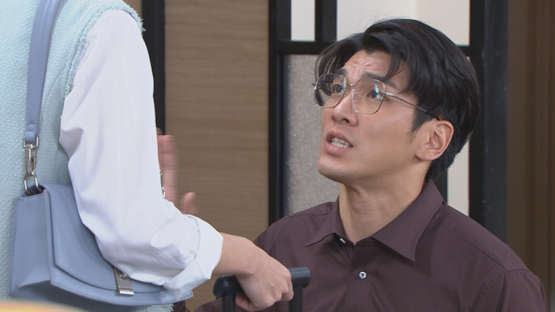 吳政澔在《好運來》偷情老婆的表妹被抓包，遭眾人圍毆、潑紅酒，笑稱像被「補湯洗臉」。（民視提供）