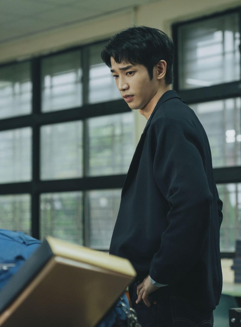 劉以豪在《監所男子囚生記》飾演監所教誨師。（愛奇藝國際版、壹壹影業提供）