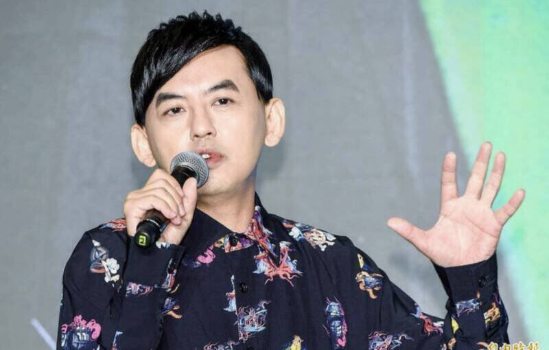 黃子佼爆開車撞婦人 未等警到場涉肇逃