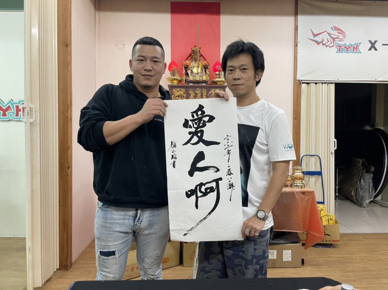 草爺與顏正國因為工作而培養出好交情。（司徒提供）