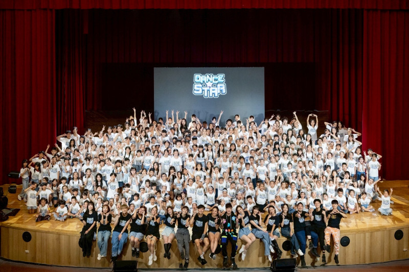 藝人李岳投資的舞蹈教室開業已經十周年。（種瓜得瓜工作室提供）