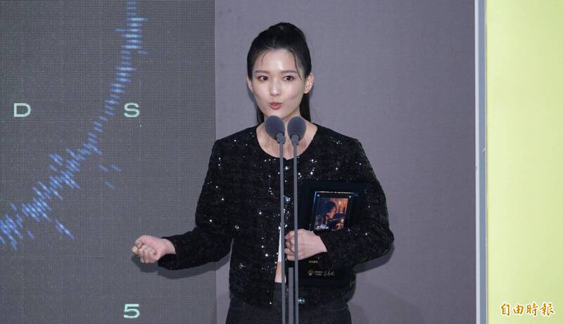 睦媄則將自己童年時阿公生病的記憶融入角色。（記者潘少棠攝）