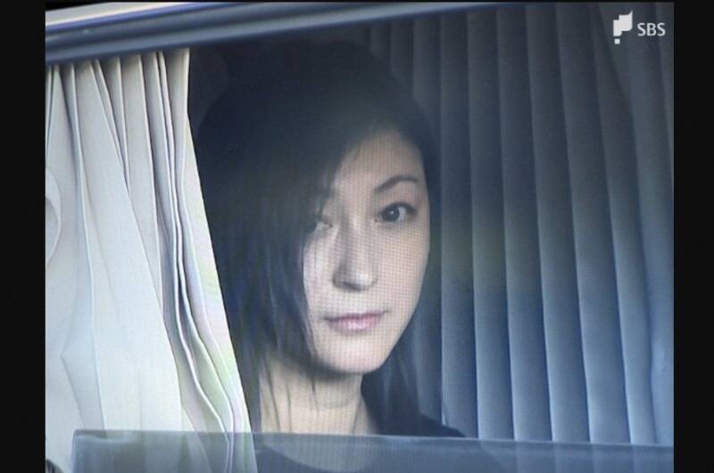 廣末涼子重返現場配合警方觀察畫面。（翻攝自X）