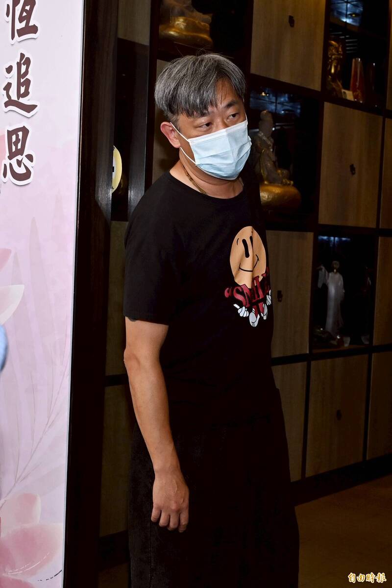 顏正國親舅舅淡出影壇罕露面!靈堂悼念曝光驚人過往