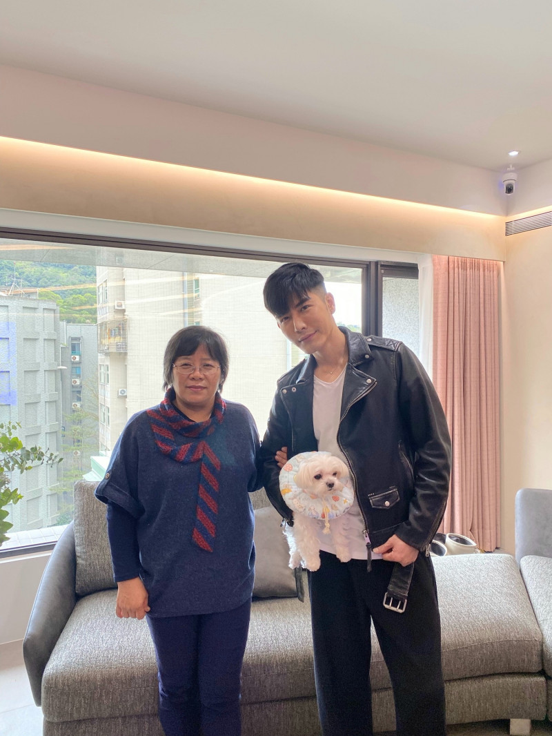 森田與母親溫馨互動照曝光。（快電商提供）