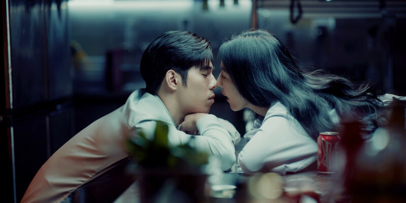 楊謹華（右）在《影后》與年下男詹懷雲組合充滿粉紅泡泡。（Netflix提供）