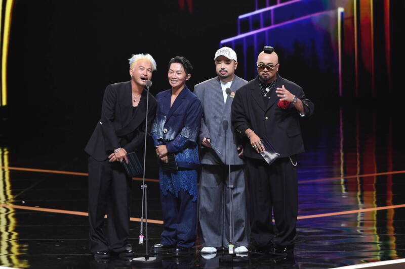 （左起）KID、蔡昌憲、阿達、美麗本人。（三立提供）