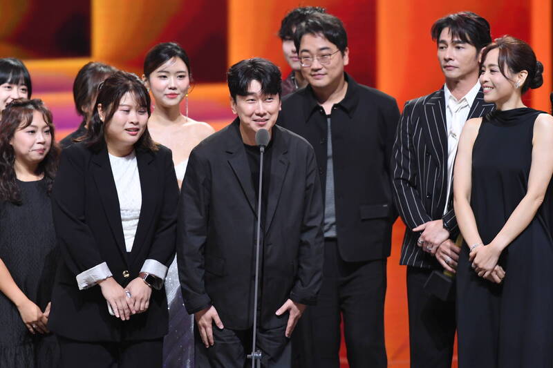 最具人氣綜藝節目獎《廚師的迫降》。（三立提供）