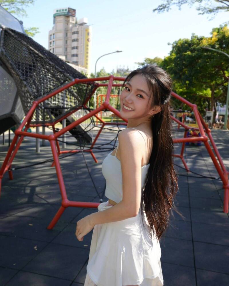 家寧的新影片教人如何無痛起床。（翻攝自臉書）