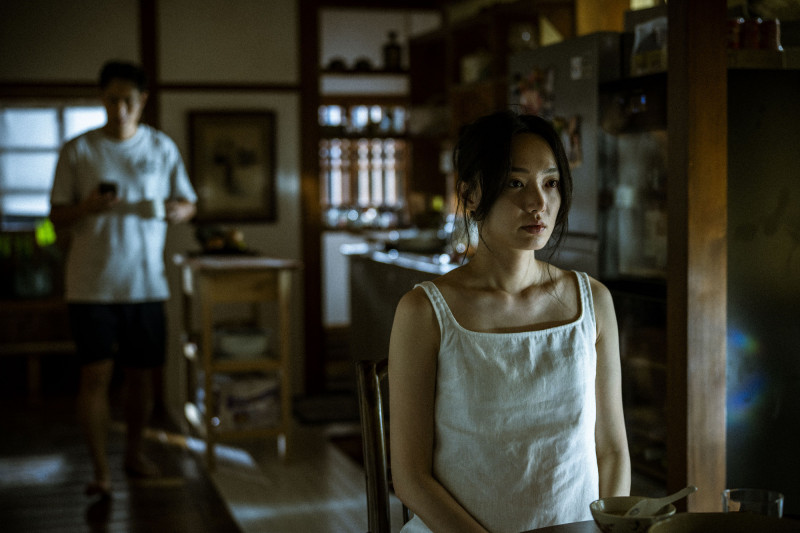 蔡思韵主演的恐怖片《泥娃娃》已連續三天登上全台票房冠軍。（天予電影提供）