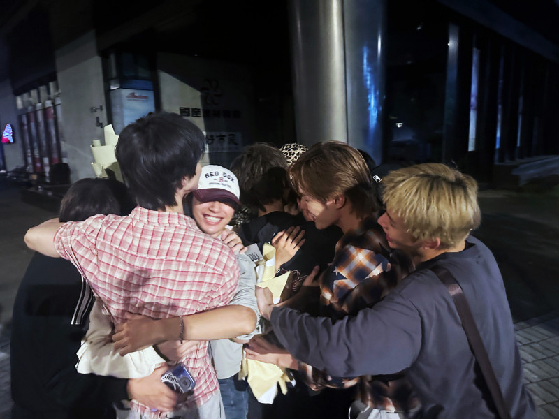 《轉過頭幫你擦眼淚》溫暖殺青 F.F.O、ARKis深夜現身應援 主演們真情分享拍攝回憶（踢帕娛樂提供）
