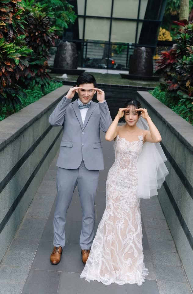 蔡佩軒和老公回到新加坡舉辦婚禮。（翻攝自臉書）