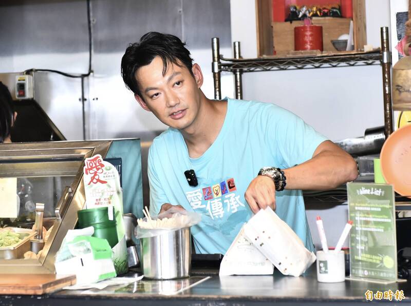 威廉今（15）日他現身公益活動，這幾個月瘦了6、7公斤。（記者陳奕全攝）