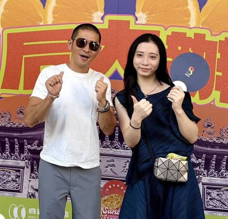 黃益中（左）曬出同框Fumi阿姨。（翻攝自Threads）