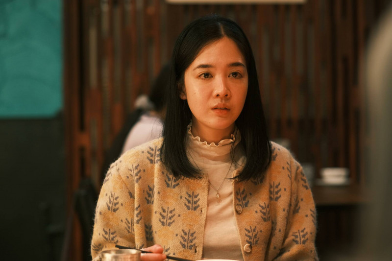 黃可欣在《樹冠羞避》飾演隻身來台、在按摩院工作的外籍女性「在在」。（公視提供）