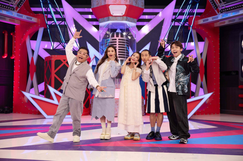 許效舜（左起）、吳姍儒、楊繡惠、浩子、黃豪平帶來驚喜連連的精彩節目。（公視台語台提供）