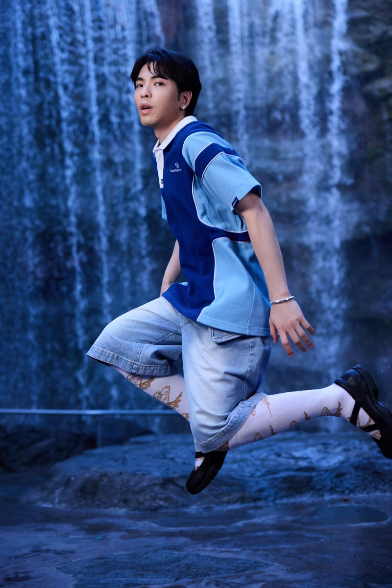 蕭敬騰與新加坡旅遊局合作推出全新單曲《為愛狂歡》。（索尼提供）