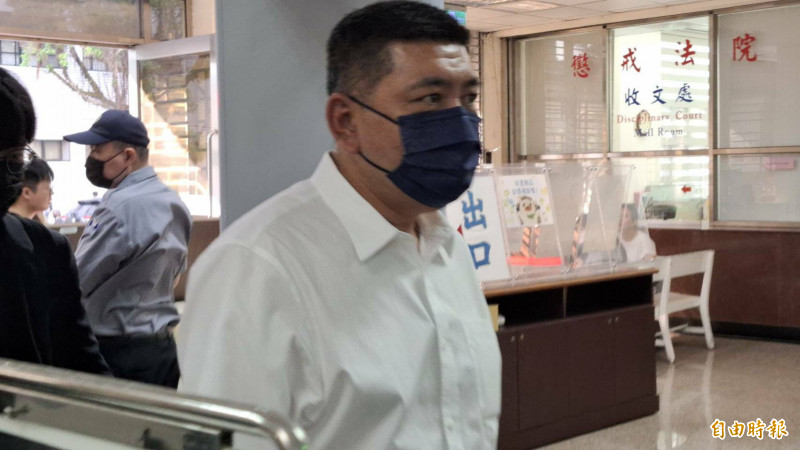 藝人NONO被控強制性交父遂罪，一審判刑2年6月，全案上訴，高等法院今首度開庭，媒體詢問「有無向被害人道歉」等問題，NONO神情嚴肅未回應，快步進人法庭。（記者楊國文攝）