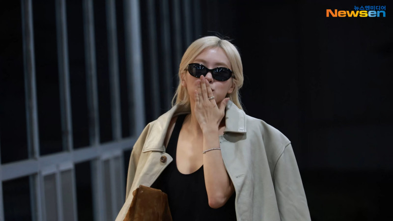 BLACKPINK的Rosé送上飛吻。（뉴스엔·Newsen YouTube）