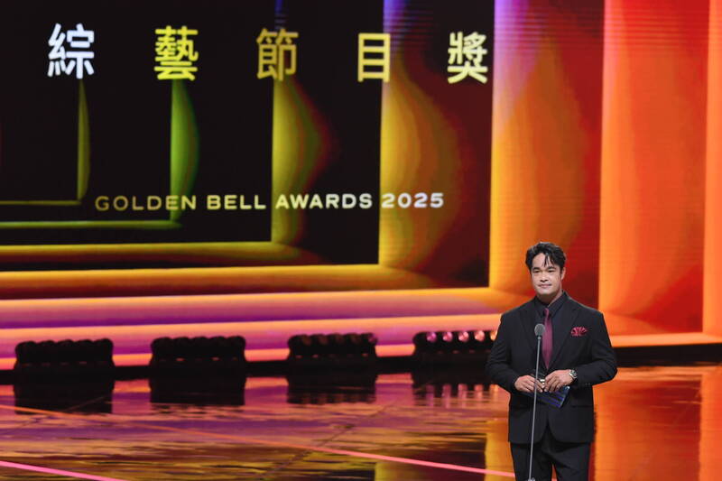 「大師兄」林智勝驚喜現身金鐘60節目類頒獎典禮，擔任最具人氣綜藝獎的頒獎嘉賓。（三立提供）