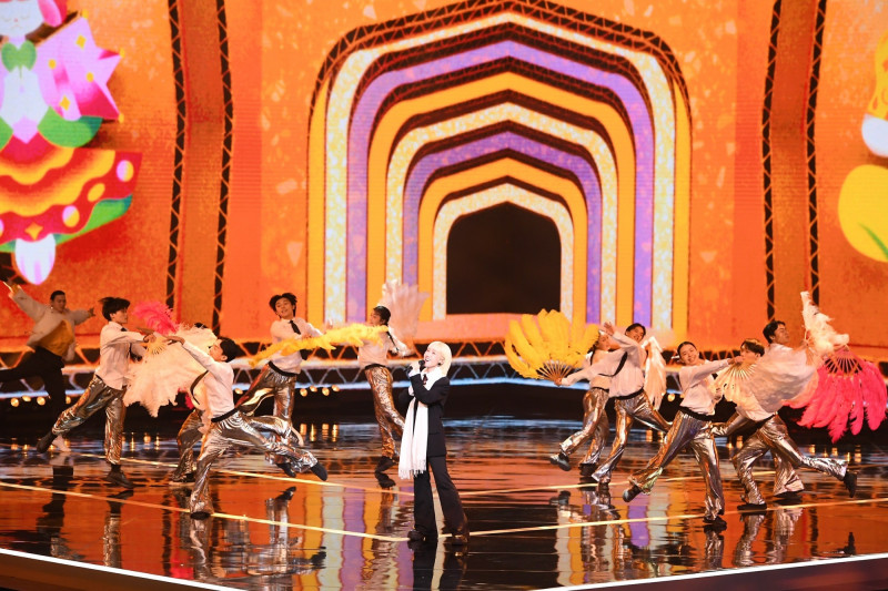 Lulu變身「董月花」、「檳榔姊妹花」、「福州伯」等經典角色，帶領觀眾回味台灣影視一甲子金句與回憶。（三立提供）