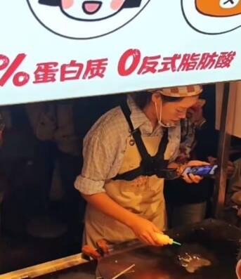 卡通煎餅老闆娘曾雅馨。（翻攝自微博）